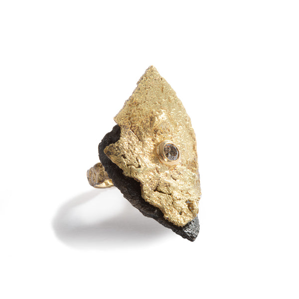 This Respiro ring is a striking piece of jewelry that embodies both elegance and boldness. Crafted from 18k yellow gold and blackened sterling silver, the ring features a cognac diamond. This combination of metals and the rich hue of the diamond create a visually captivating contrast. Designed as a sculptural piece, it transforms an accessory into a piece of wearable art, making a strong statement with its unique and sophisticated design. • 18k yellow gold, blackened sterling silver, diamond ct: 0.25