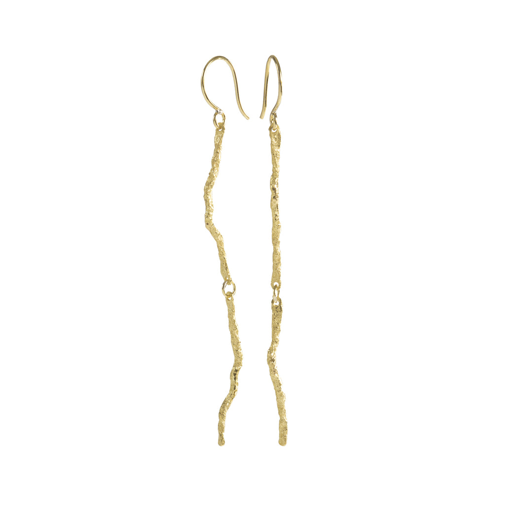 The November's Moon earrings, crafted from thin yet characterful 18k yellow gold, exude sophistication with a subtle elegance.&nbsp;  • Length: 2.5"