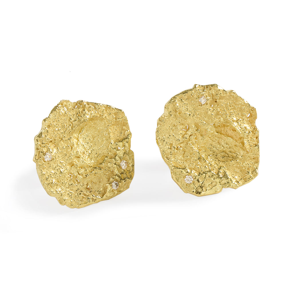 Colibri' Large Stud Earrings by Emanuela Duca - The Colibri' large stud earrings in 18k yellow gold offer an intriguing blend of ancient allure and contemporary elegance. Adorned with five white diamonds, each measuring 1.5mm, these earrings are perfect for both everyday wear and special occasions. With their unique design, they seamlessly blend timeless sophistication with modern flair. • 18k yellow gold, white diamonds, cts 0.0101 • Length: 0.75 inches