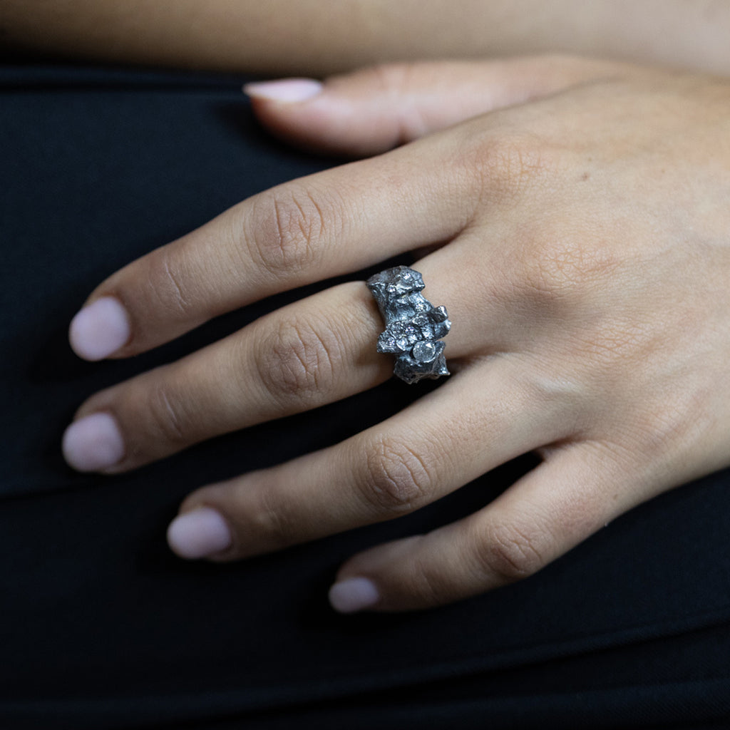 Emily Blunt wearing a black ring by Emanuela Duca in The Devil Wears Prada 2