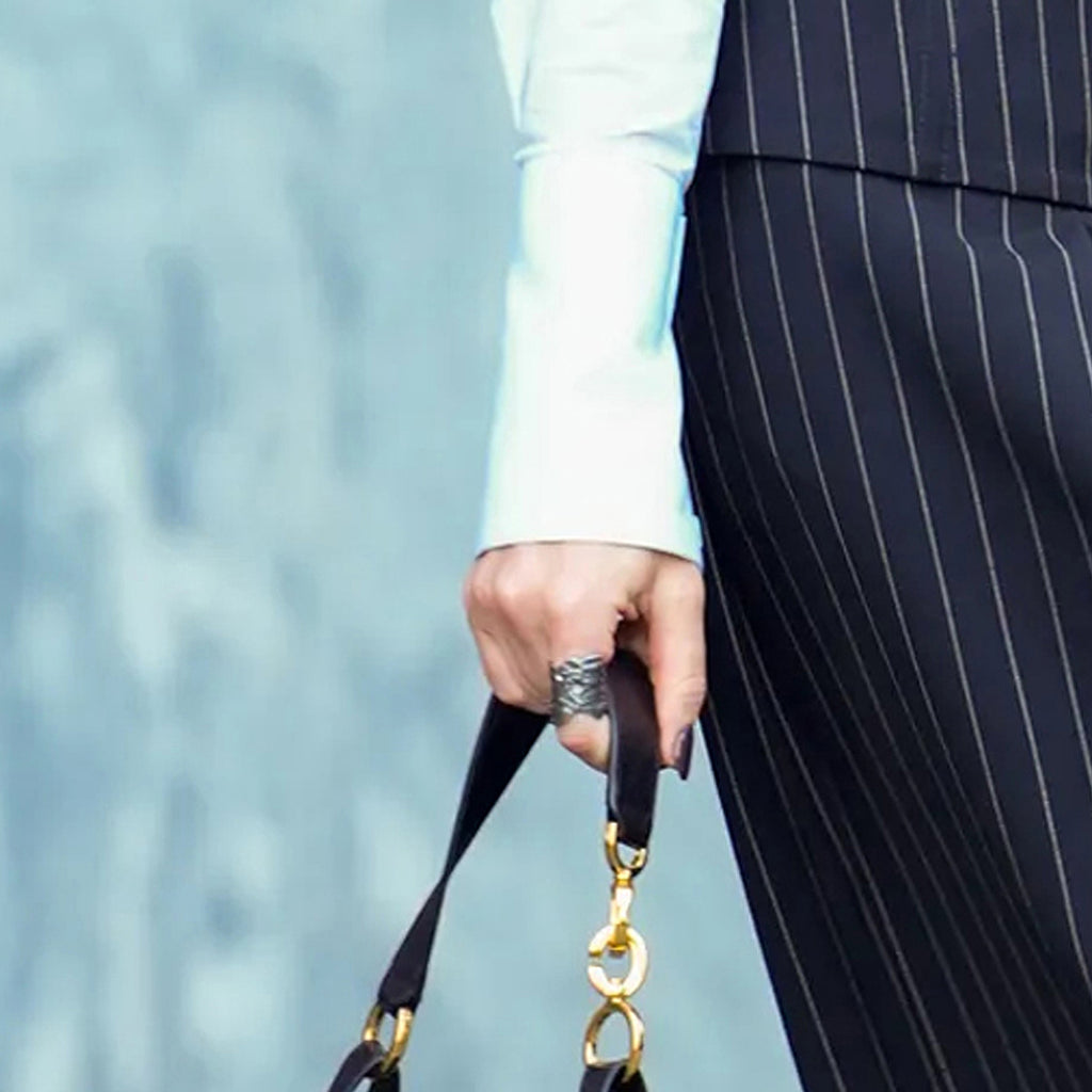 Emily Blunt wearing a black ring by Emanuela Duca in The Devil Wears Prada 2